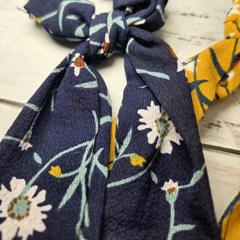 Elegant Floral Hair Scrunchies in Navy and Mustard - Picture 3 of 5